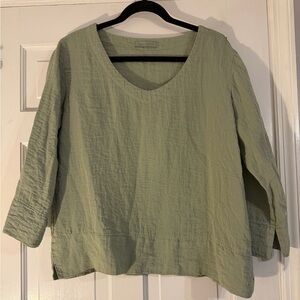 Cut Loose V-Neck Vent Top Size Large